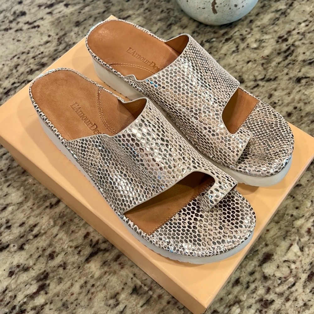 Stylish Snake Print Wedge Sandals - Picture 3 of 9